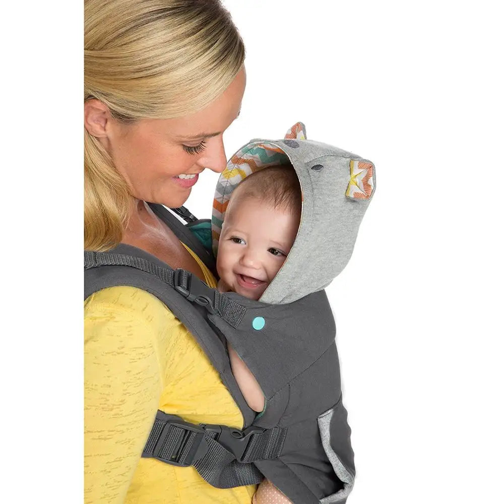 mom carries her baby in baby shoulder strap portable backpack (1)