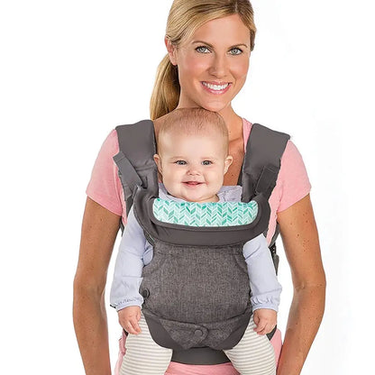 Mom carries her baby in baby shoulder strap portable backpack (6)