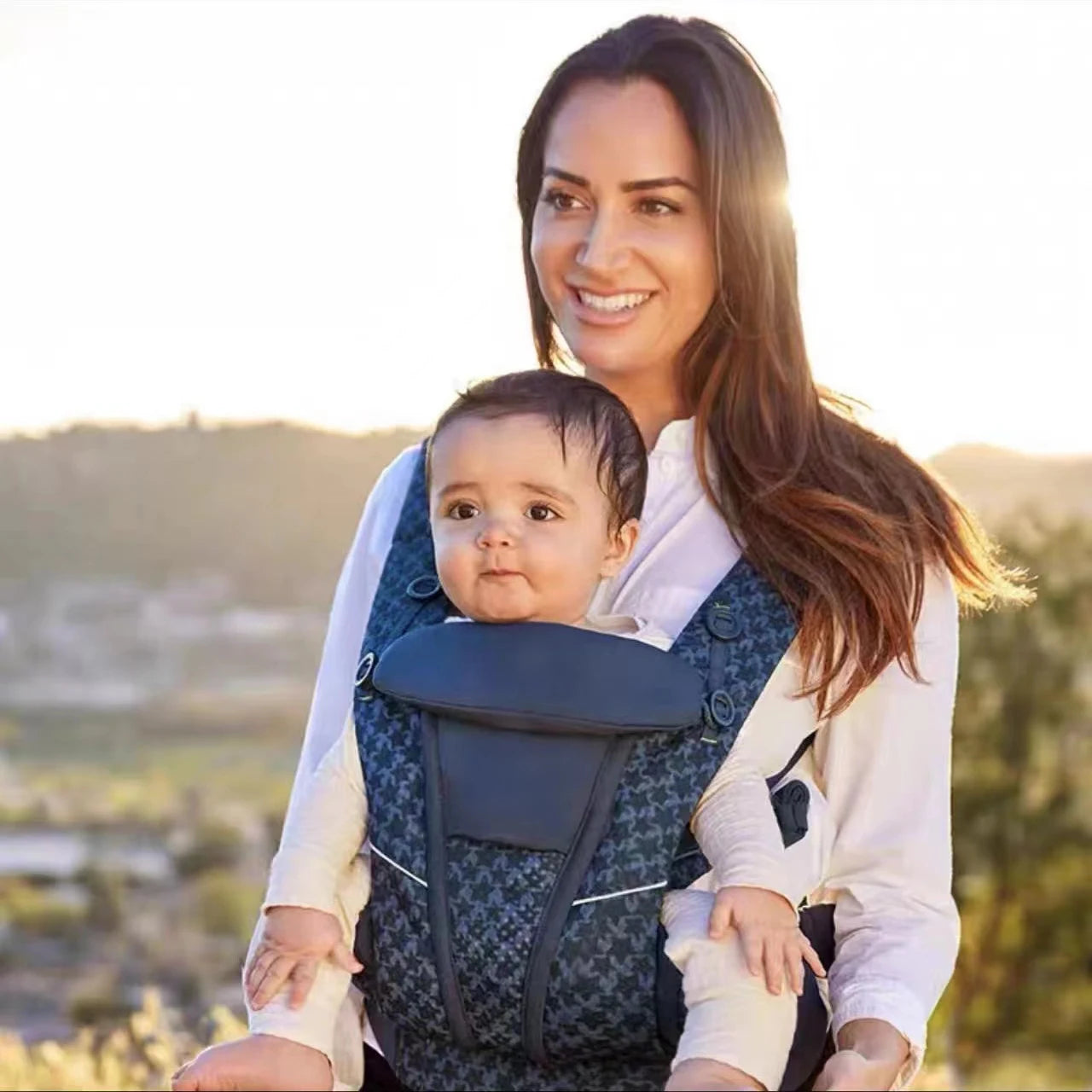 Mom carry her son in Baby Carrier Ergonomic (19)