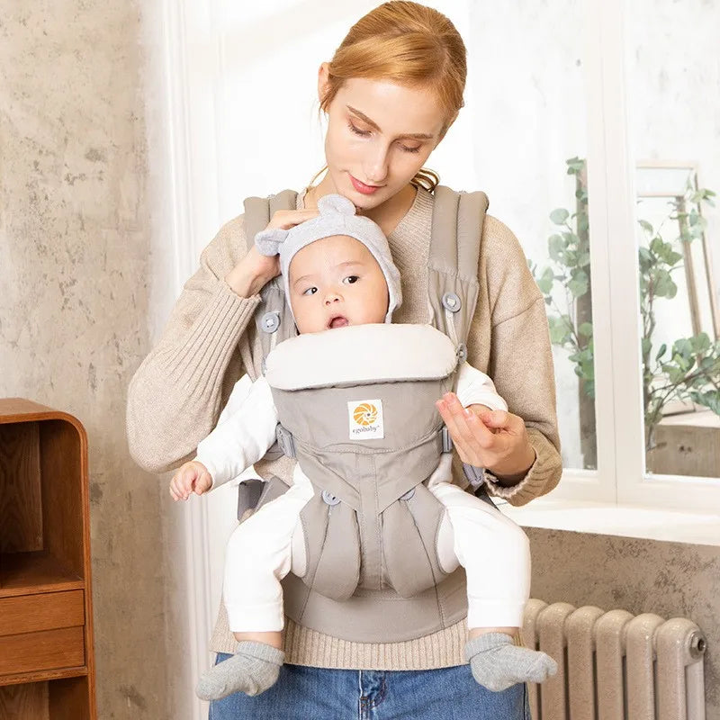 Mom carry her daughter in Baby Carrier Ergonomic (14)