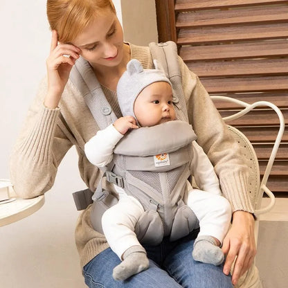 Mom carry her son in Baby Carrier Ergonomic (1)